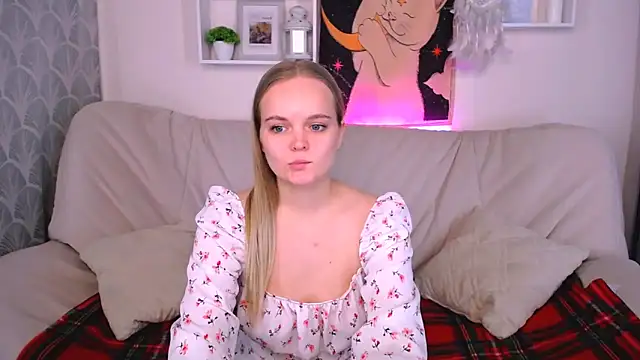 Snapshot of MargoBlonde chatting on October 6, 2025, 3:15 am MargoBlonde online show from October 6, 2025, 3:15 am