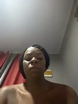 Priihmedeiros online show from May 17, 2026, 5:16 am