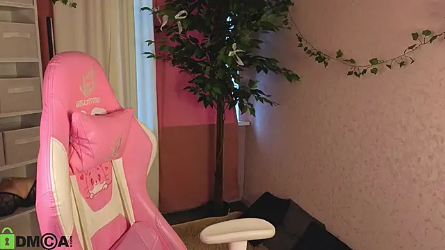 L1na Reeds online show from April 10, 2026, 1:11 am