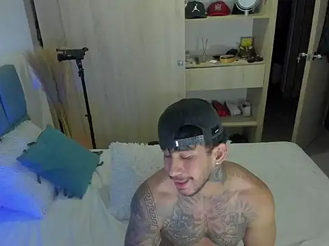 Dammianmiller online show from July 25, 2026, 4:54 am