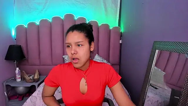 AriaVega online show from November 11, 2025, 1:00 pm