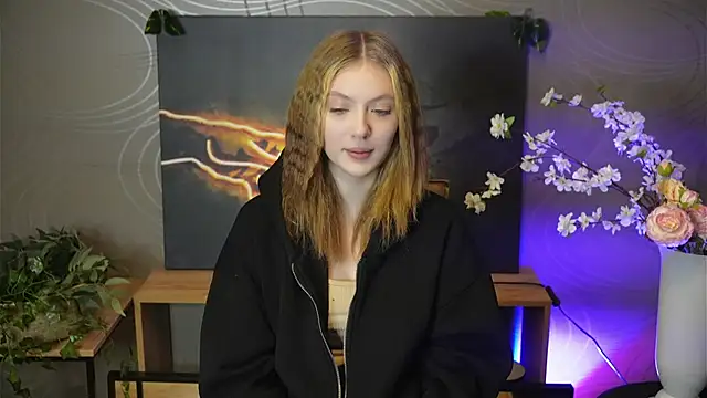 Snapshot of EstaGoetsch chatting on October 21, 2025, 8:15 am EstaGoetsch online show from October 21, 2025, 8:15 am