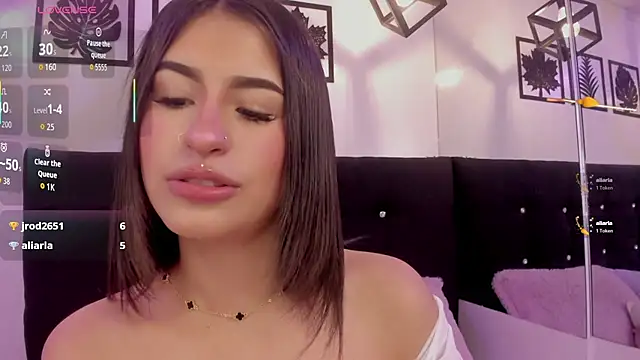 Haiily Baeker online show from November 26, 2025, 3:13 pm