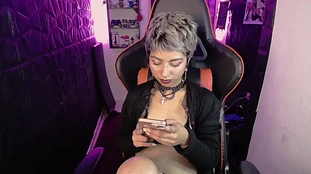 lunarichy22 online show from February 18, 2026, 8:38 pm