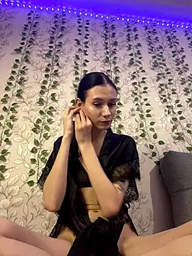 Kisa-Lisa  online show from November 3, 2025, 3:57 pm