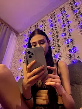 Kisa-Lisa  online show from November 21, 2025, 7:23 pm