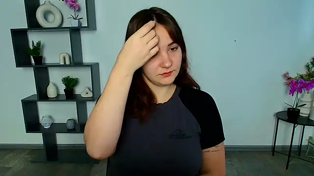 OliviaMontgommery online show from December 1, 2025, 7:13 am