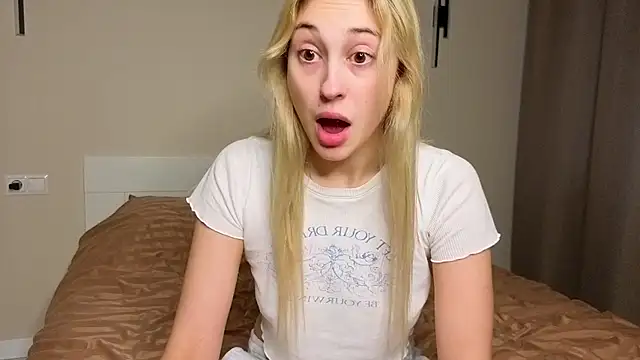 Snapshot of foxy_vivi chatting on October 30, 2025, 1:01 pm foxy vivi online show from October 30, 2025, 1:01 pm