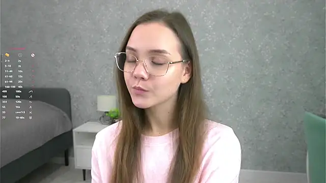 SweetSaraPie online show from December 4, 2025, 6:38 pm