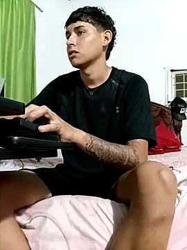 Snapshot of Luisneljc chatting on February 18, 2026, 7:10 pm Luisneljc online show from February 18, 2026, 7:10 pm