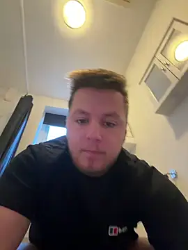 Youngsmoothplays12 online show from December 3, 2025, 3:21 pm