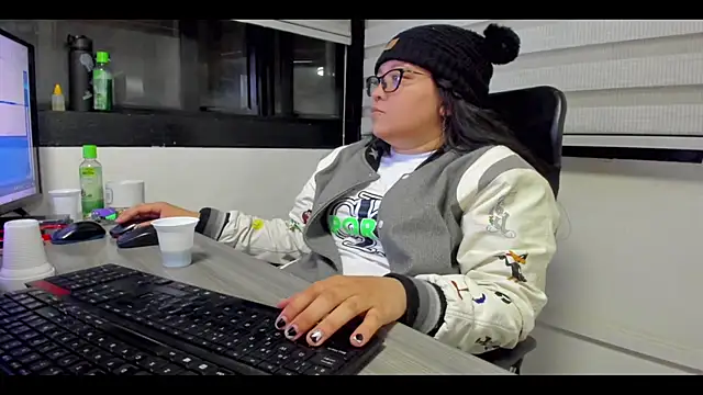 Xander Taylor  online show from October 29, 2025, 5:20 am