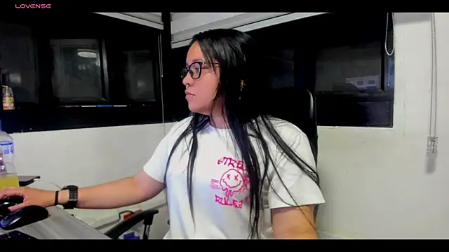 Xander Taylor  online show from December 4, 2025, 5:28 am