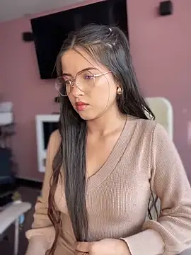 KyliePink  online show from October 4, 2025, 11:41 am