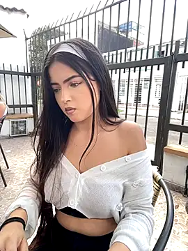 KyliePink  online show from October 15, 2025, 6:19 pm