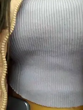 Lesli 14 online show from November 17, 2025, 9:20 pm