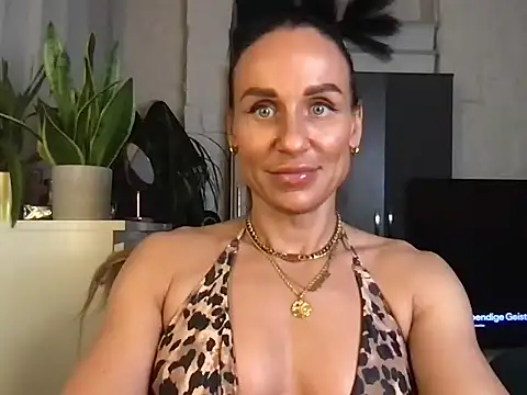 GluteQueenE online show from February 5, 2026, 4:11 pm