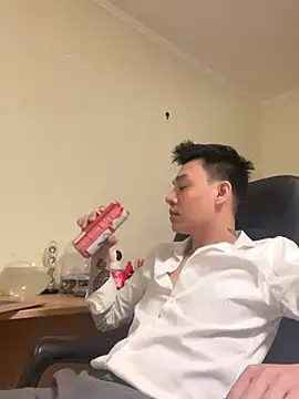 latava online show from October 9, 2025, 4:38 pm