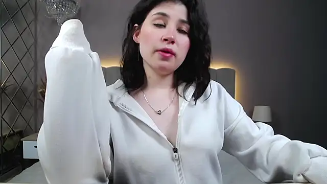 DianaMello online show from November 6, 2025, 5:19 am