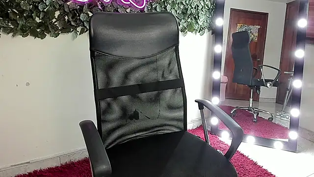 Samanta Ortiz online show from November 17, 2025, 7:19 pm