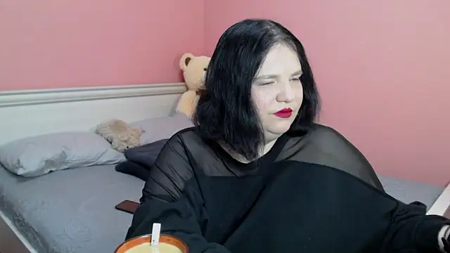  alexandra ray  online show from November 26, 2025, 1:23 pm