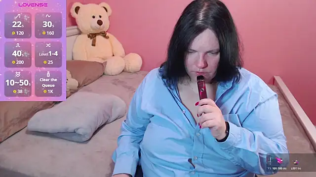  alexandra ray  online show from December 15, 2025, 1:04 pm