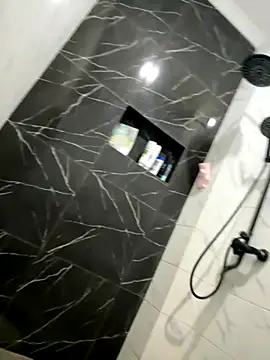 latexidn online show from November 11, 2025, 3:12 pm