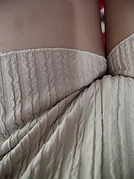 Snapshot of Mymy_love91 chatting on November 17, 2025, 8:42 am Mymy love91 online show from November 17, 2025, 8:42 am