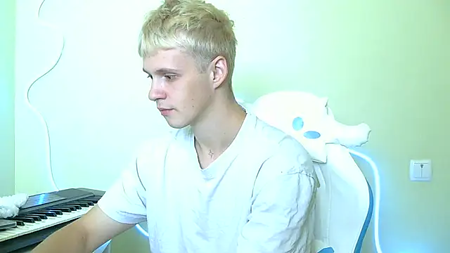  Timmy Boy  online show from October 4, 2025, 10:24 am