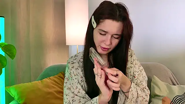 Sofia Mays online show from October 13, 2025, 6:02 am