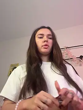 Snapshot of JenniferLouns chatting on October 12, 2025, 10:25 am JenniferLouns online show from October 12, 2025, 10:25 am