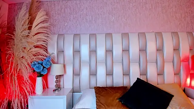 Lizzi hotman online show from October 24, 2025, 1:18 pm