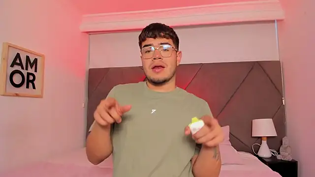 Snapshot of thiago_occonor chatting on October 22, 2025, 12:49 pm thiago occonor online show from October 22, 2025, 12:49 pm