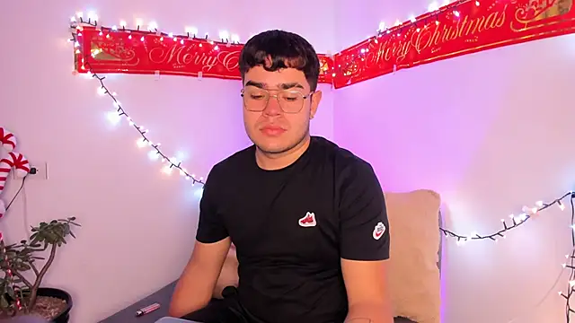 Snapshot of thiago_occonor chatting on December 4, 2025, 4:11 am thiago occonor online show from December 4, 2025, 4:11 am