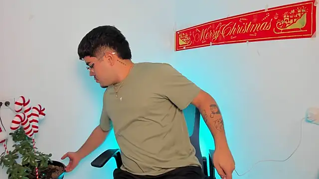 Snapshot of thiago_occonor chatting on December 18, 2025, 5:02 am thiago occonor online show from December 18, 2025, 5:02 am