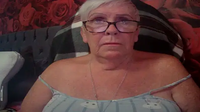 Playful MILF Demi online show from May 28, 2026, 6:49 pm