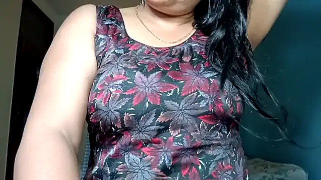 horny milf couple online show from April 5, 2026, 5:43 pm