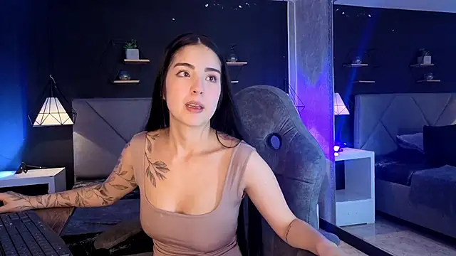 giapearl25 online show from November 20, 2025, 2:01 am