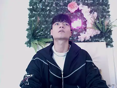 alex russo   online show from October 28, 2025, 11:29 pm