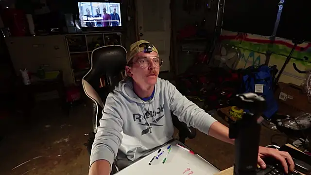 AverageMaleJay online show from November 4, 2025, 1:48 am