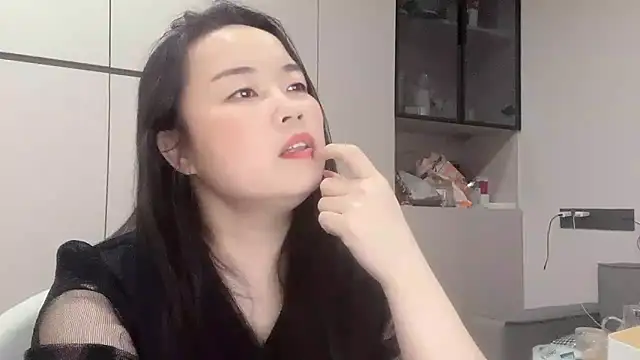 zhiqiu- online show from October 19, 2025, 3:56 pm