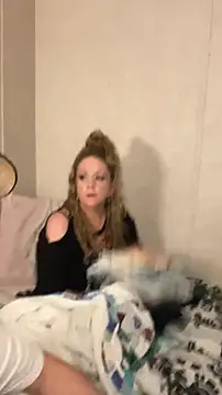 Snapshot of amandatheblondewife chatting on July 7, 2026, 4:59 am amandatheblondewife online show from July 7, 2026, 4:59 am