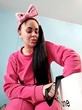 Stefaniyaxq online show from December 1, 2025, 11:26 am