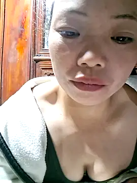 miomio-12 online show from October 17, 2025, 9:28 pm