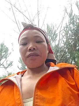 miomio-12 online show from November 9, 2025, 9:40 am