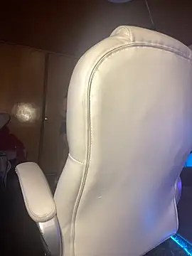 Emmi boobs online show from October 7, 2025, 3:25 am