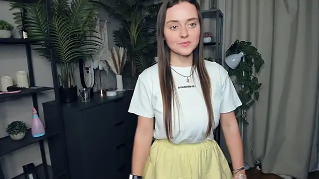 ThelmaJusto online show from October 18, 2025, 3:46 pm