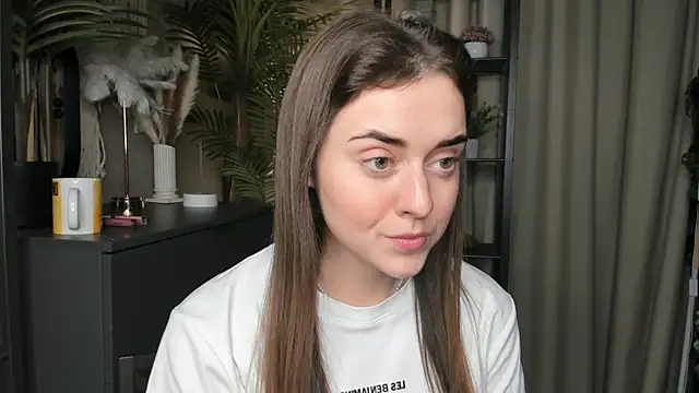 ThelmaJusto online show from November 9, 2025, 2:37 pm