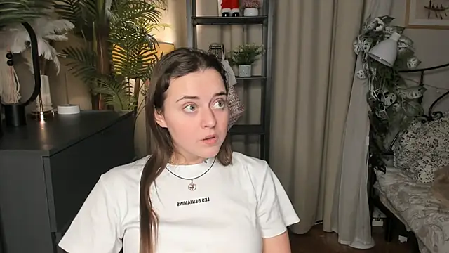 ThelmaJusto online show from December 18, 2025, 3:18 pm