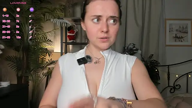 ThelmaJusto online show from April 18, 2026, 7:58 pm